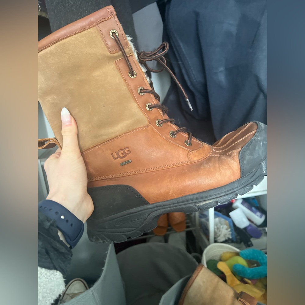 Men’s tan Ugg snow boots